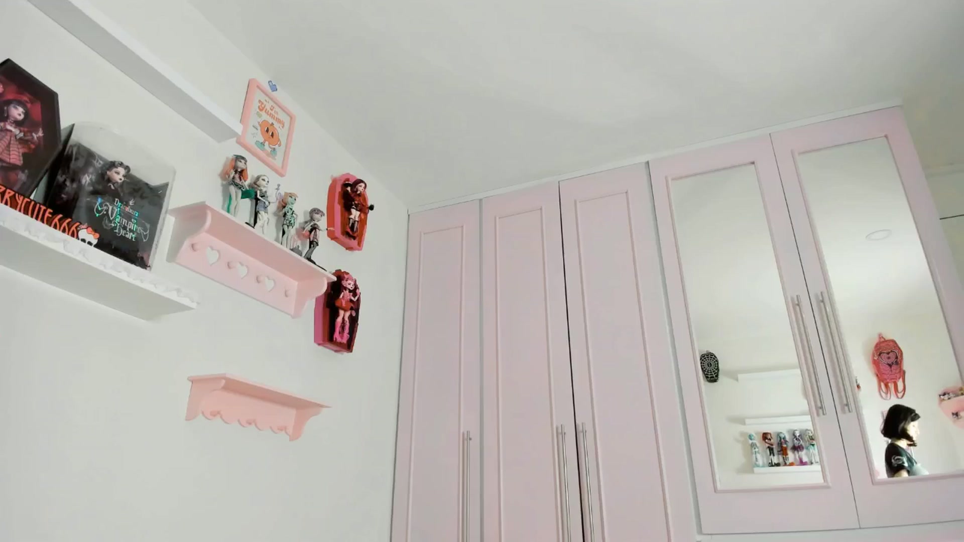 Gallery image thumbnail from Cherrycute666's myfreecams stream on, 10/18/2025, 08:57 image 1 of 20