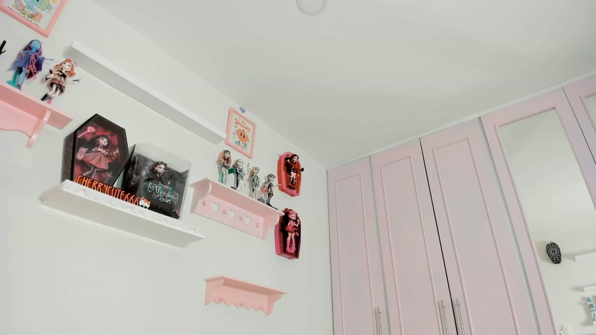 Gallery image thumbnail from Cherrycute666's myfreecams stream on, 10/18/2025, 10:12 image 6 of 20