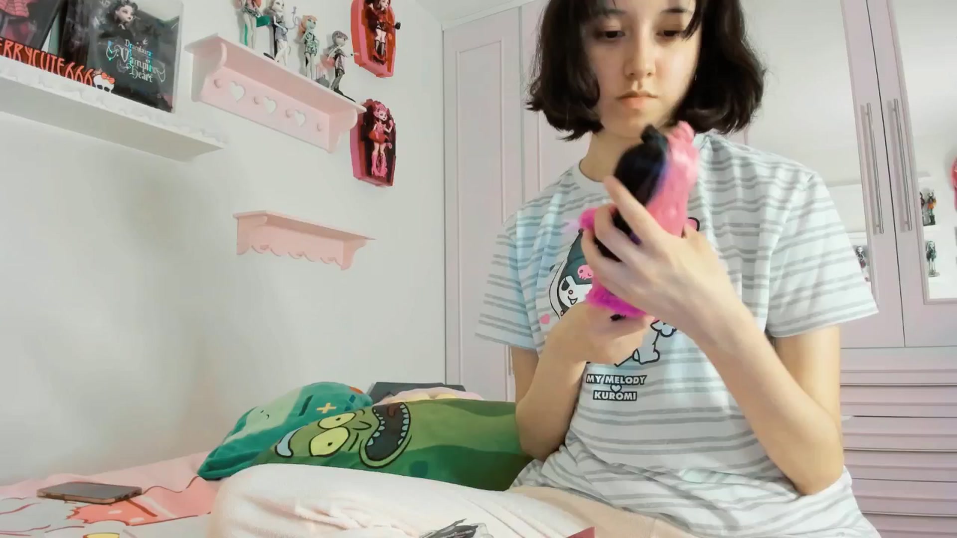 Gallery image thumbnail from Cherrycute666's myfreecams stream on, 10/19/2025, 10:10 image 12 of 20