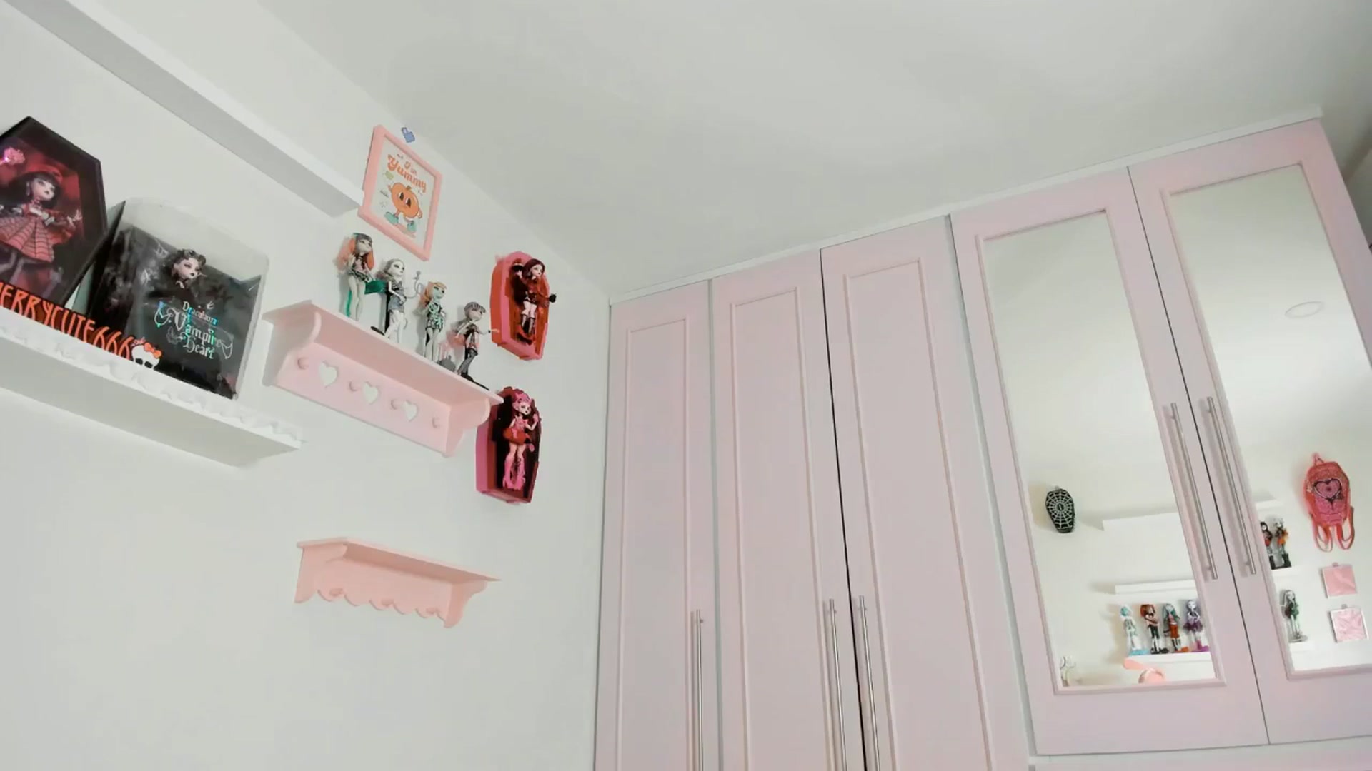 Gallery image thumbnail from Cherrycute666's myfreecams stream on, 10/19/2025, 10:10 image 9 of 20
