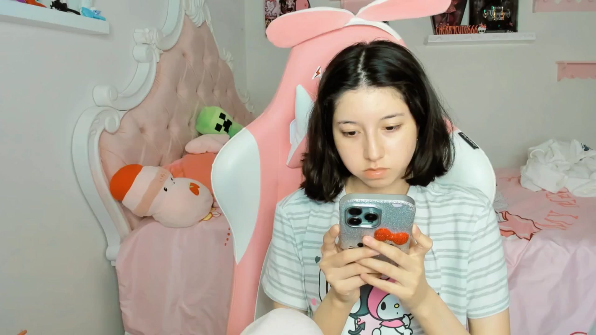 Gallery image thumbnail from Cherrycute666's myfreecams stream on, 10/20/2025, 01:13 image 17 of 20