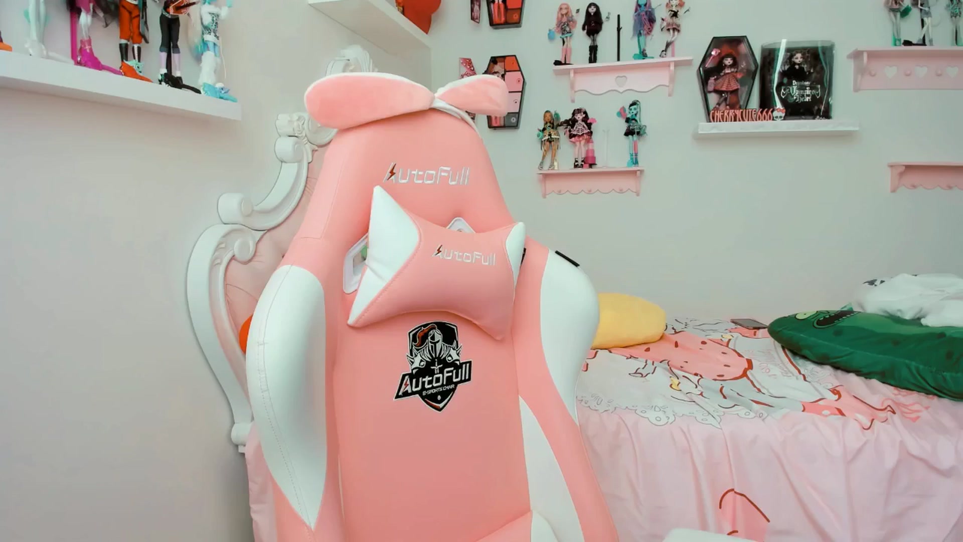 Gallery image thumbnail from Cherrycute666's myfreecams stream on, 10/20/2025, 01:13 image 1 of 20