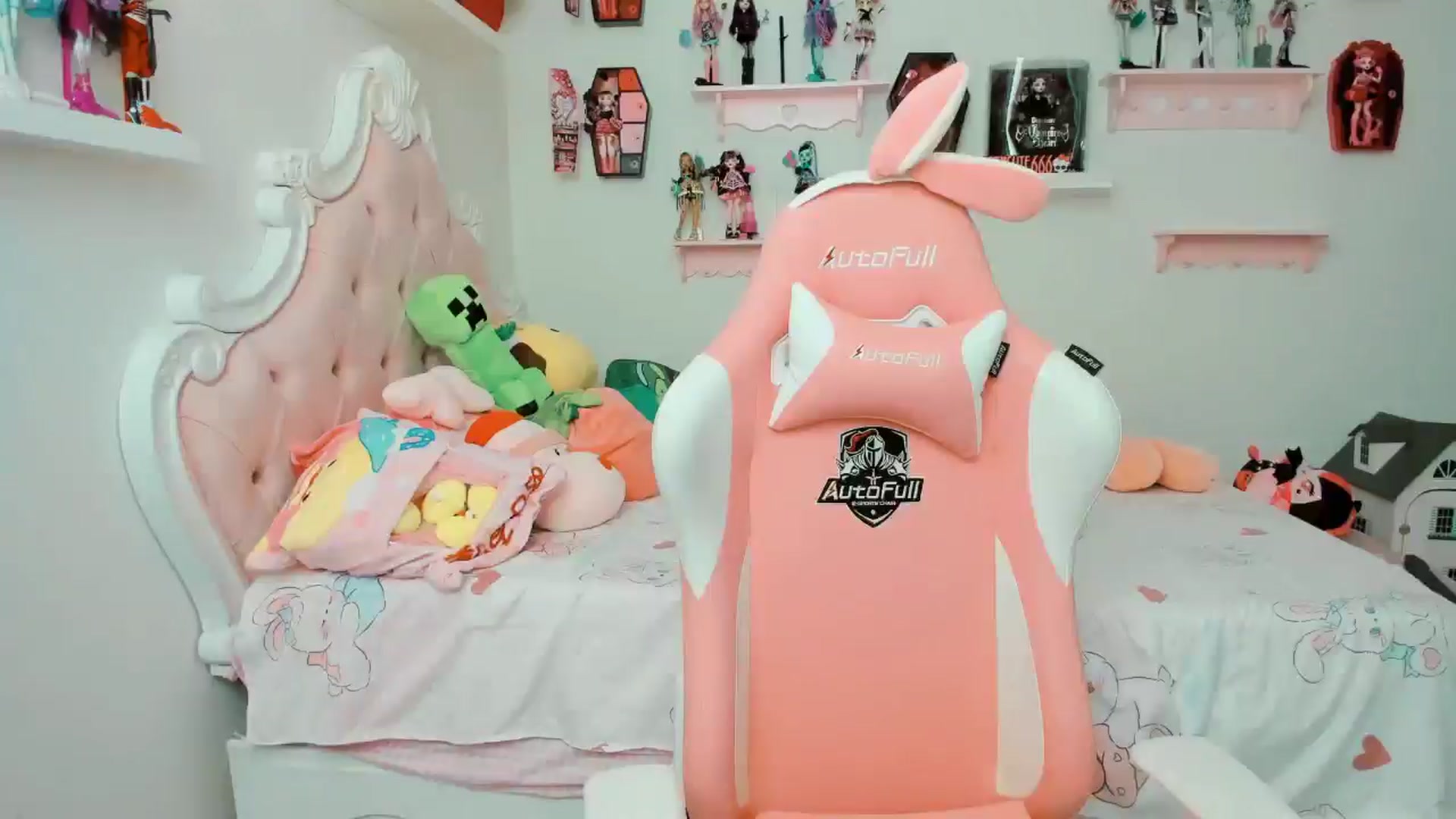 Gallery image thumbnail from Cherrycute666's myfreecams stream on, 11/11/2025, 21:25 image 2 of 20