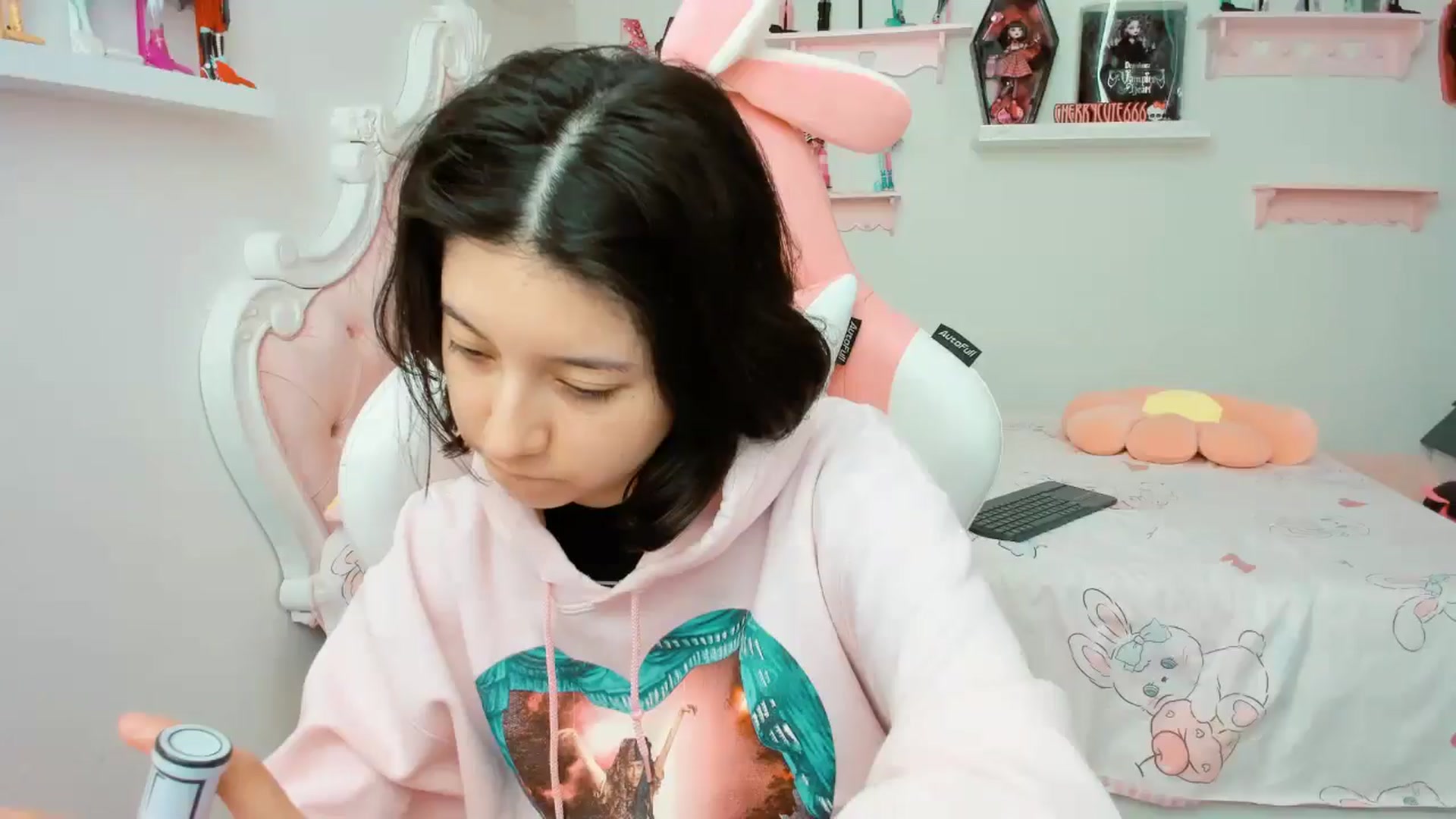 Gallery image thumbnail from Cherrycute666's myfreecams stream on, 11/11/2025, 21:25 image 9 of 20
