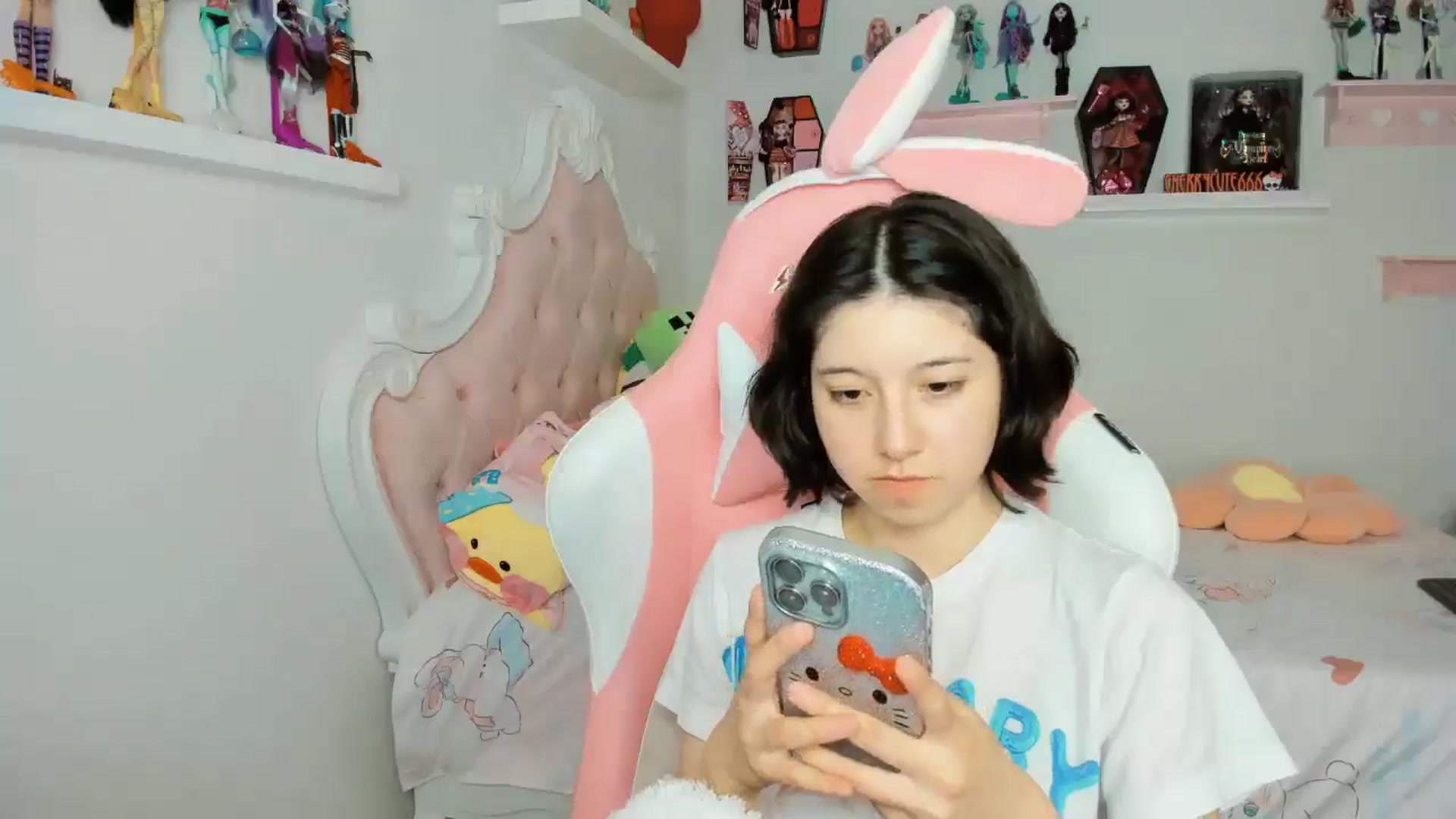 Gallery image thumbnail from Cherrycute666's myfreecams stream on, 11/13/2025, 05:40 image 3 of 20
