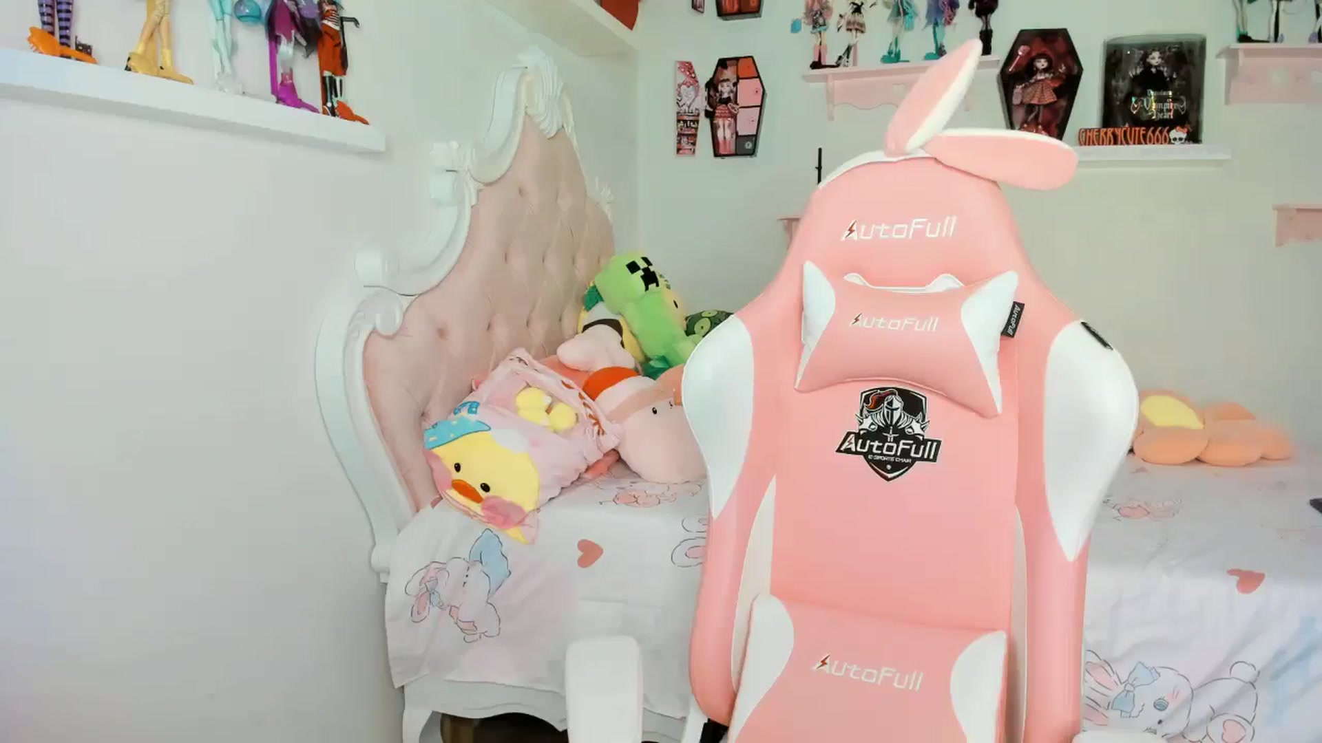 Gallery image thumbnail from Cherrycute666's myfreecams stream on, 11/13/2025, 05:40 image 5 of 20