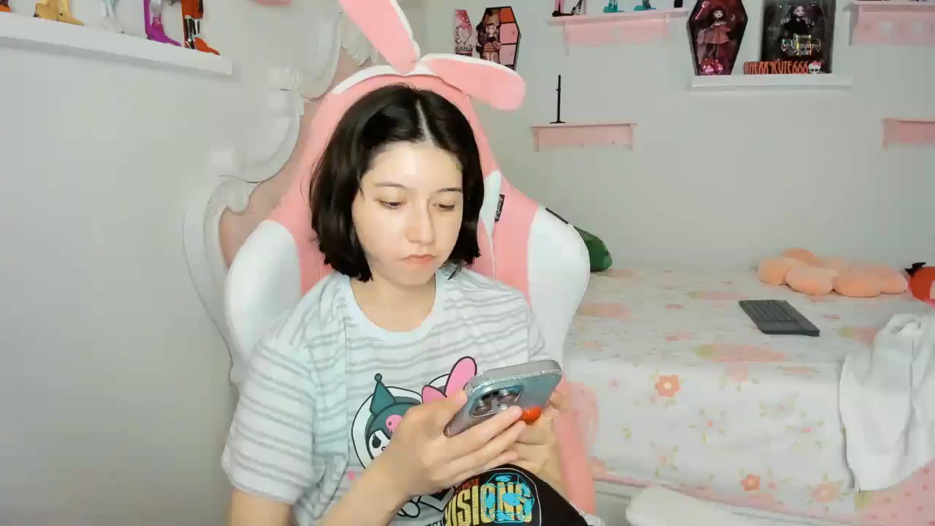 Gallery image thumbnail from Cherrycute666's myfreecams stream on, 11/20/2025, 05:51 image 17 of 20