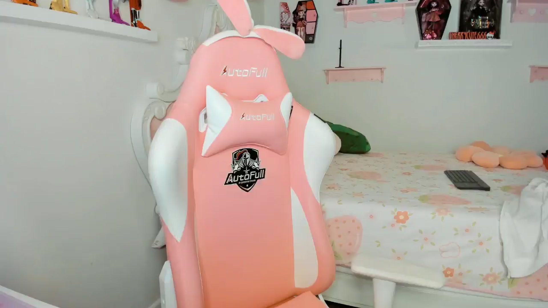 Gallery image thumbnail from Cherrycute666's myfreecams stream on, 11/20/2025, 06:24 image 17 of 20