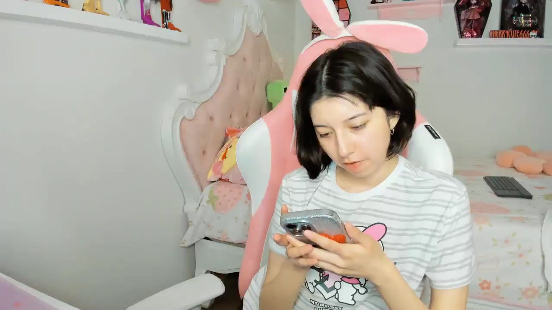 Gallery image thumbnail from Cherrycute666's myfreecams stream on, 11/20/2025, 06:24 image 6 of 20