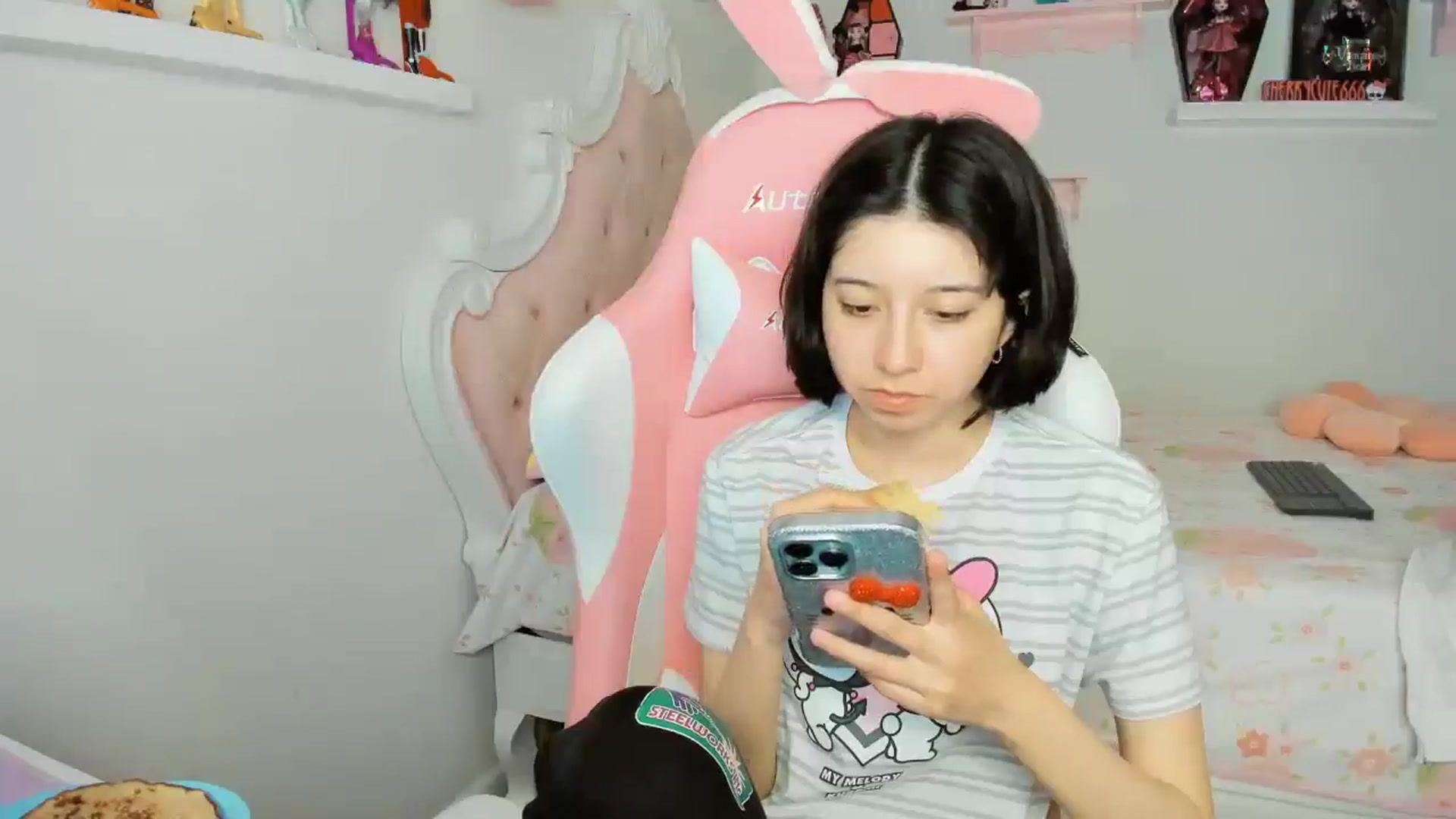 Gallery image thumbnail from Cherrycute666's myfreecams stream on, 11/20/2025, 06:24 image 12 of 20