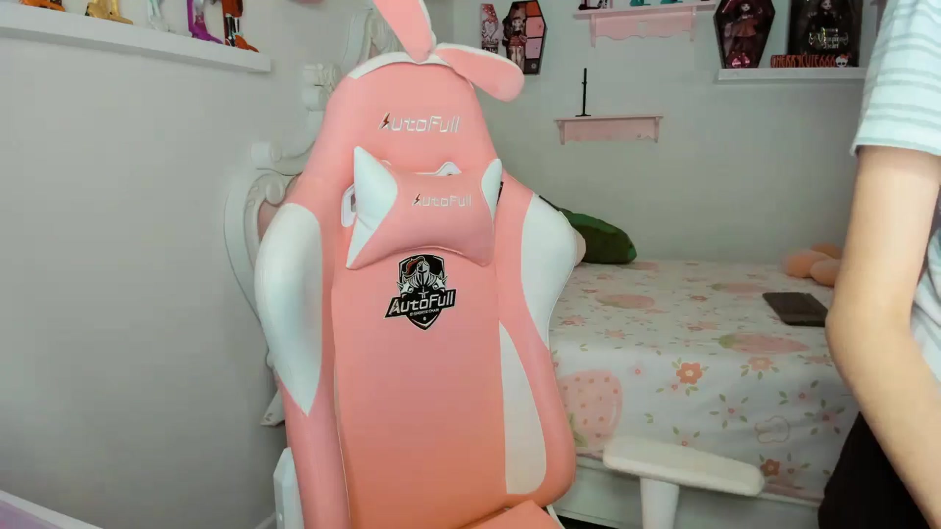Gallery image thumbnail from Cherrycute666's myfreecams stream on, 11/20/2025, 06:24 image 16 of 20