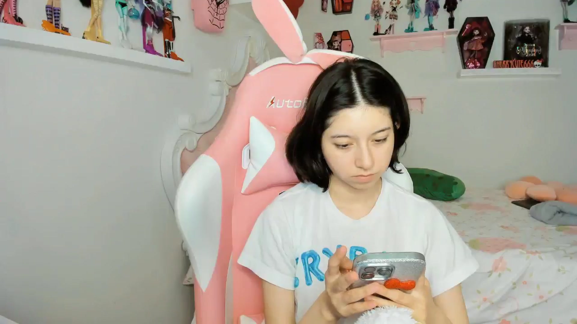 Gallery image thumbnail from Cherrycute666's myfreecams stream on, 11/21/2025, 04:40 image 3 of 20