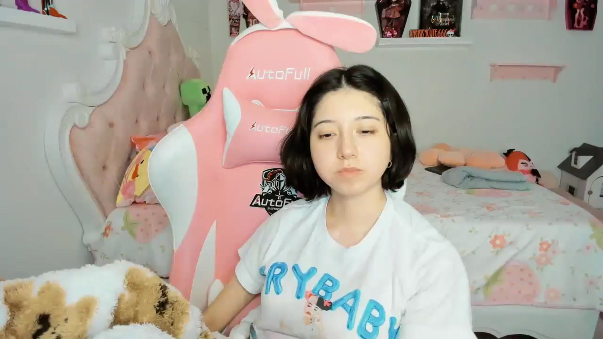 Gallery image thumbnail from Cherrycute666's myfreecams stream on, 11/21/2025, 04:40 image 5 of 20