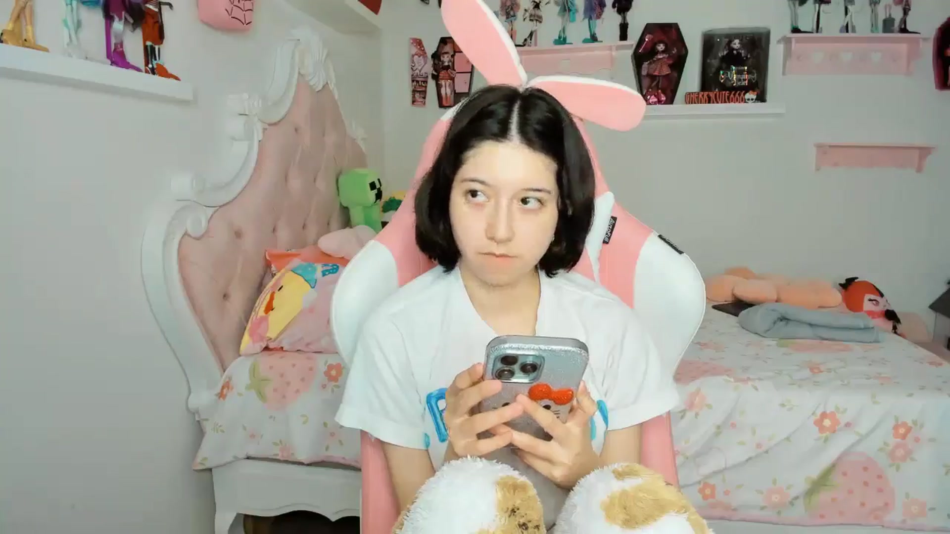 Gallery image thumbnail from Cherrycute666's myfreecams stream on, 11/21/2025, 04:40 image 9 of 20