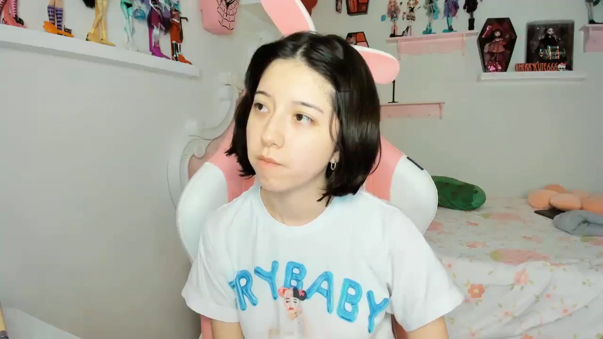 Gallery image thumbnail from Cherrycute666's myfreecams stream on, 11/21/2025, 04:40 image 2 of 20