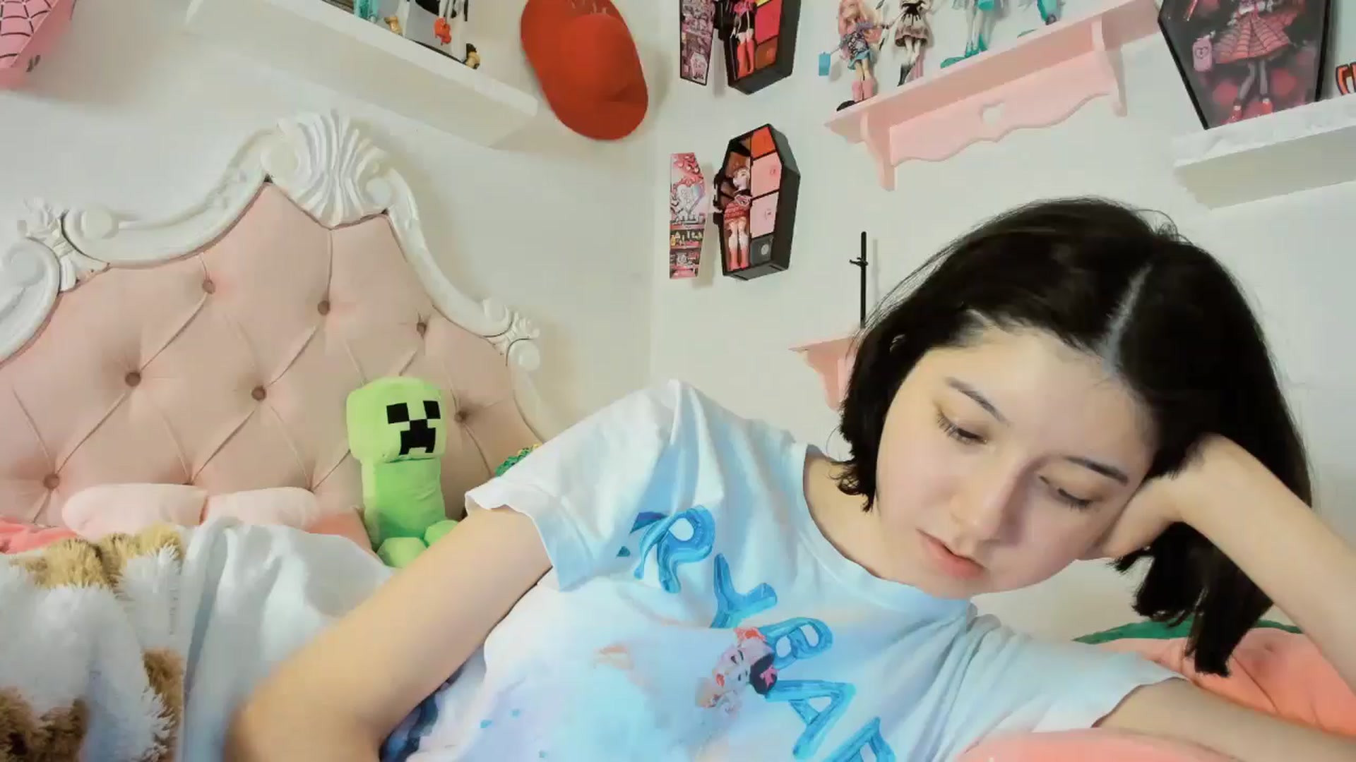 Gallery image thumbnail from Cherrycute666's myfreecams stream on, 11/21/2025, 05:40 image 3 of 20