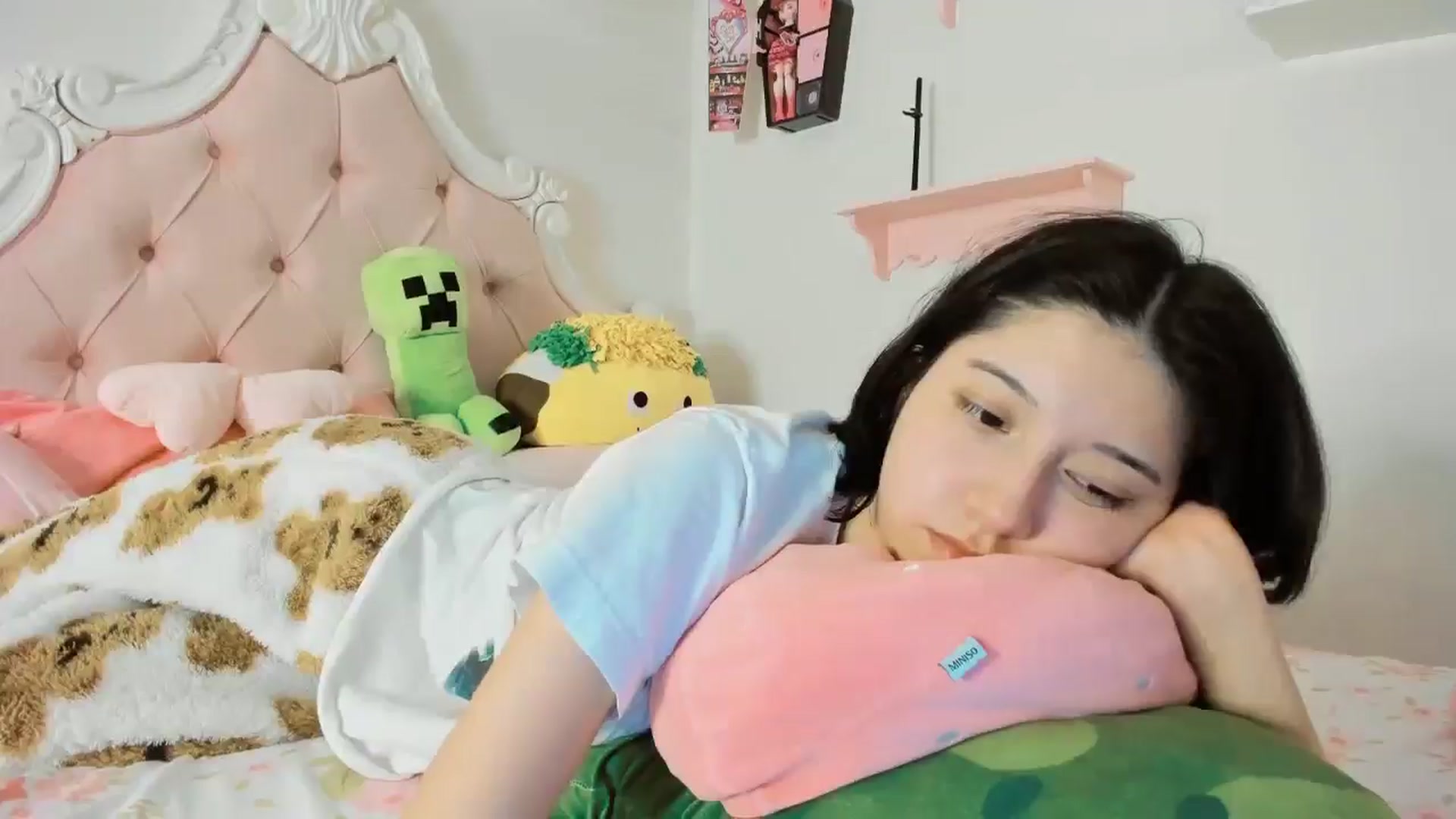 Gallery image thumbnail from Cherrycute666's myfreecams stream on, 11/21/2025, 05:40 image 16 of 20