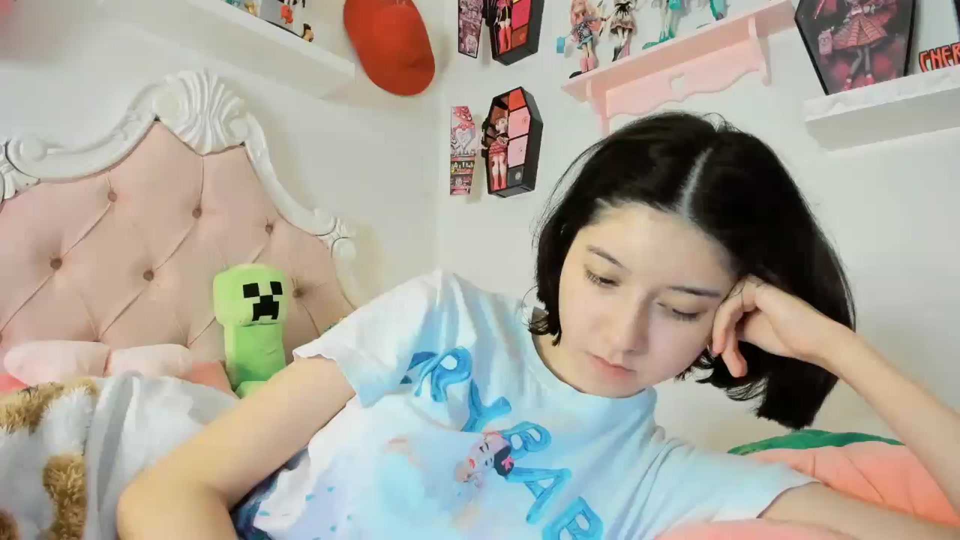 Gallery image thumbnail from Cherrycute666's myfreecams stream on, 11/21/2025, 05:40 image 2 of 20