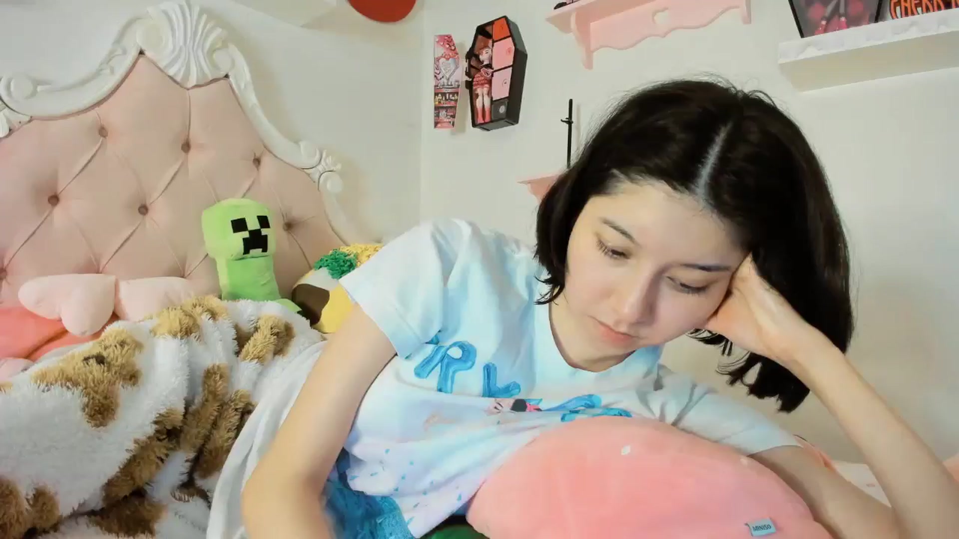 Gallery image thumbnail from Cherrycute666's myfreecams stream on, 11/21/2025, 05:40 image 19 of 20