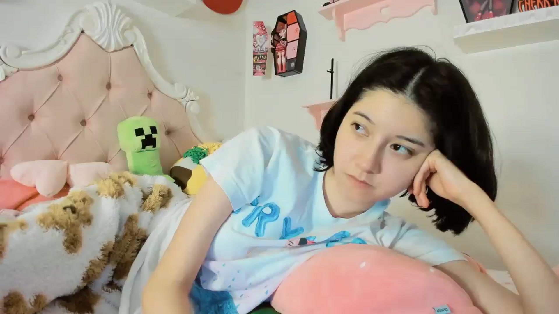 Gallery image thumbnail from Cherrycute666's myfreecams stream on, 11/21/2025, 05:40 image 18 of 20