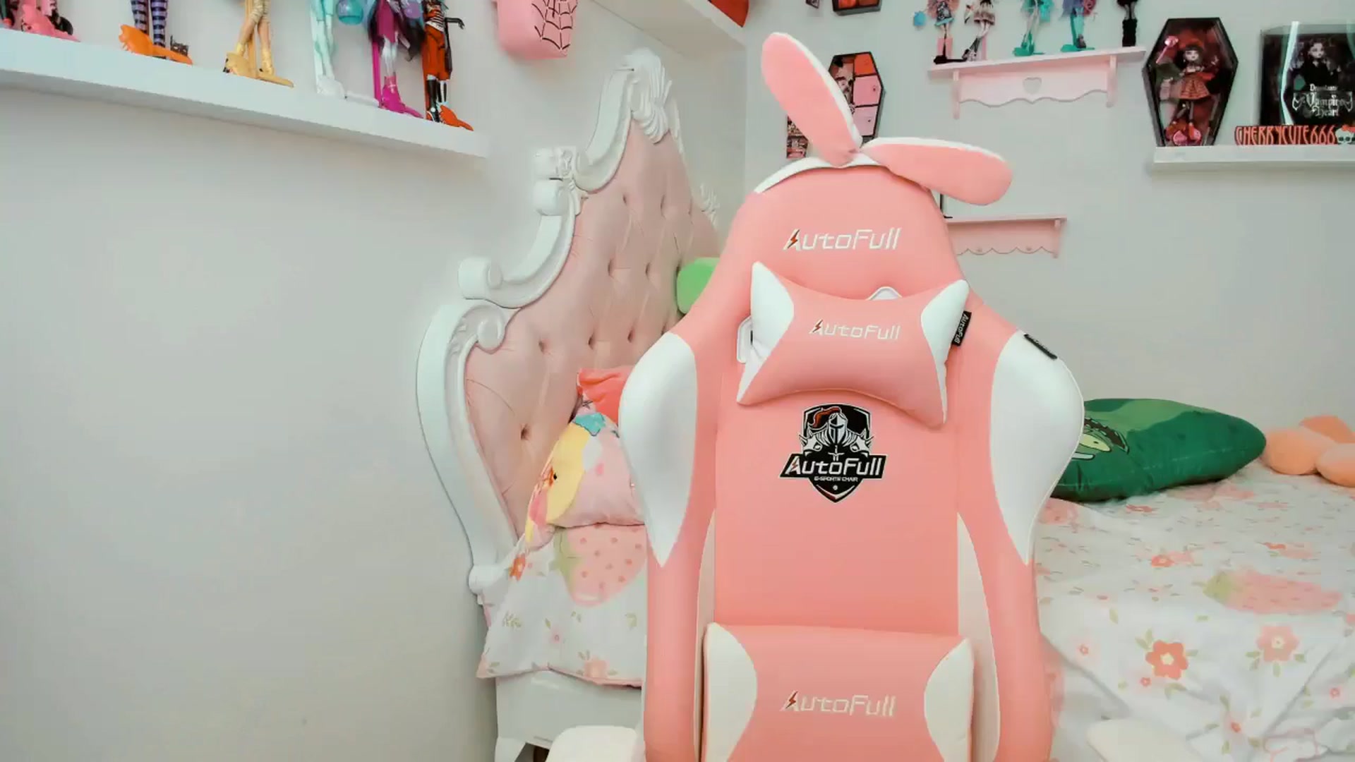 Gallery image thumbnail from Cherrycute666's myfreecams stream on, 11/21/2025, 21:47 image 15 of 20