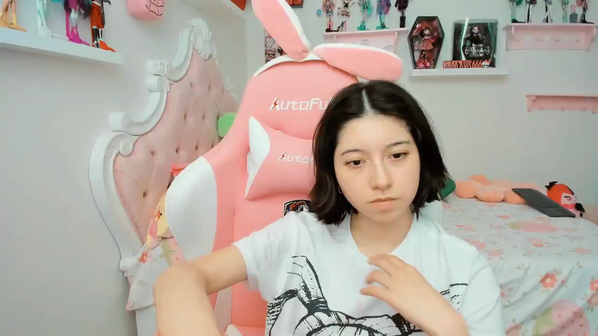 Gallery image thumbnail from Cherrycute666's myfreecams stream on, 11/21/2025, 21:47 image 7 of 20