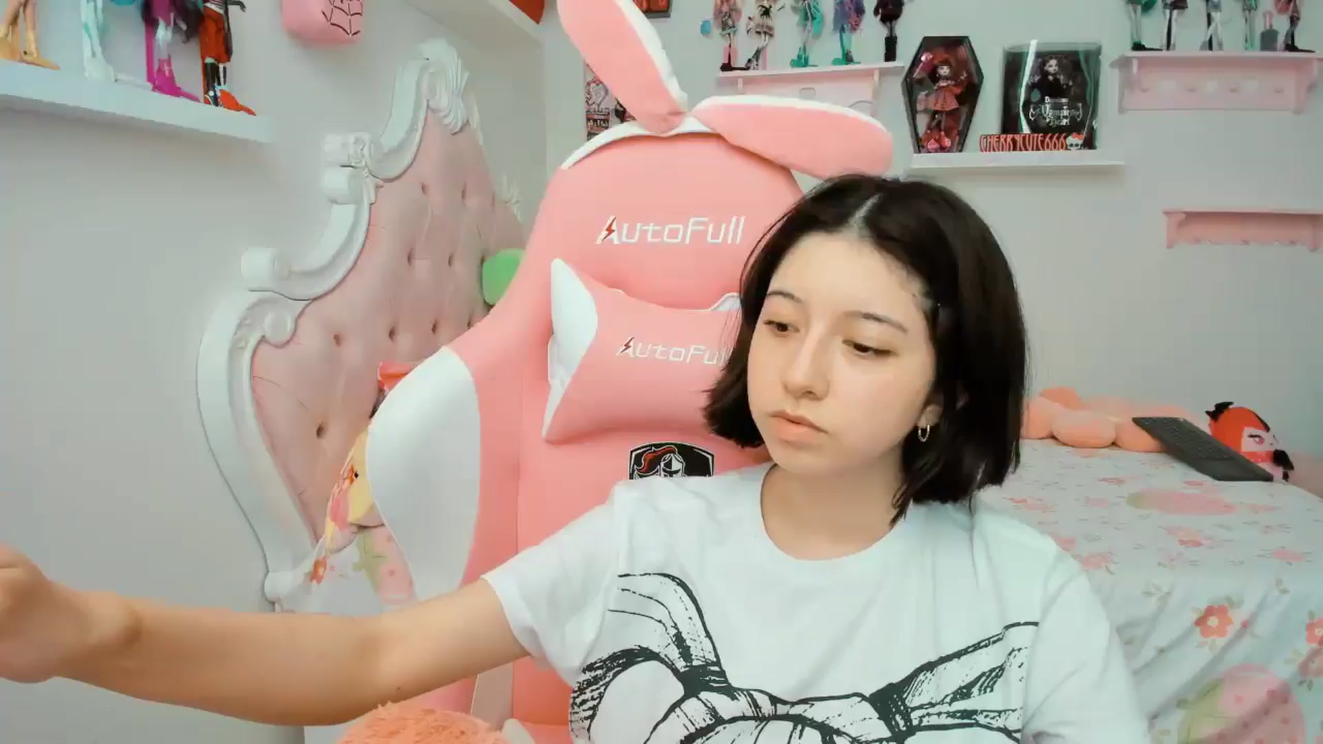 Gallery image thumbnail from Cherrycute666's myfreecams stream on, 11/21/2025, 21:47 image 5 of 20