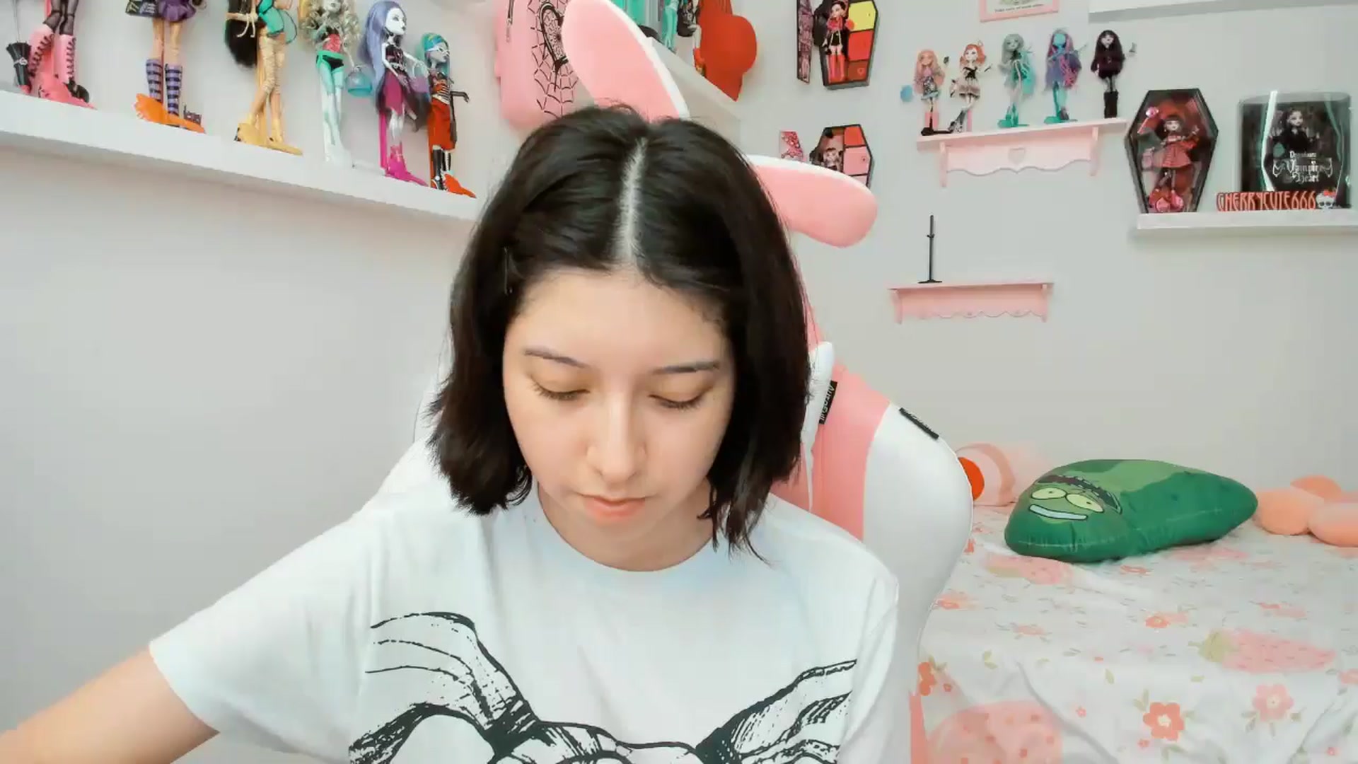 Gallery image thumbnail from Cherrycute666's myfreecams stream on, 11/21/2025, 21:47 image 19 of 20