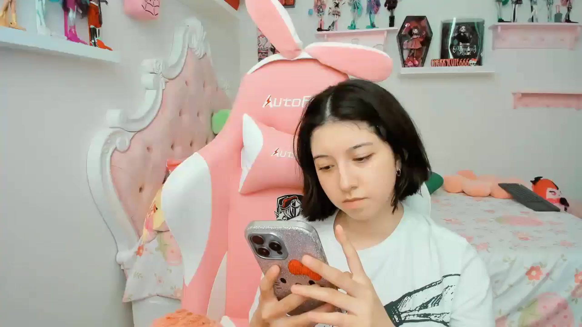Gallery image thumbnail from Cherrycute666's myfreecams stream on, 11/21/2025, 21:47 image 6 of 20