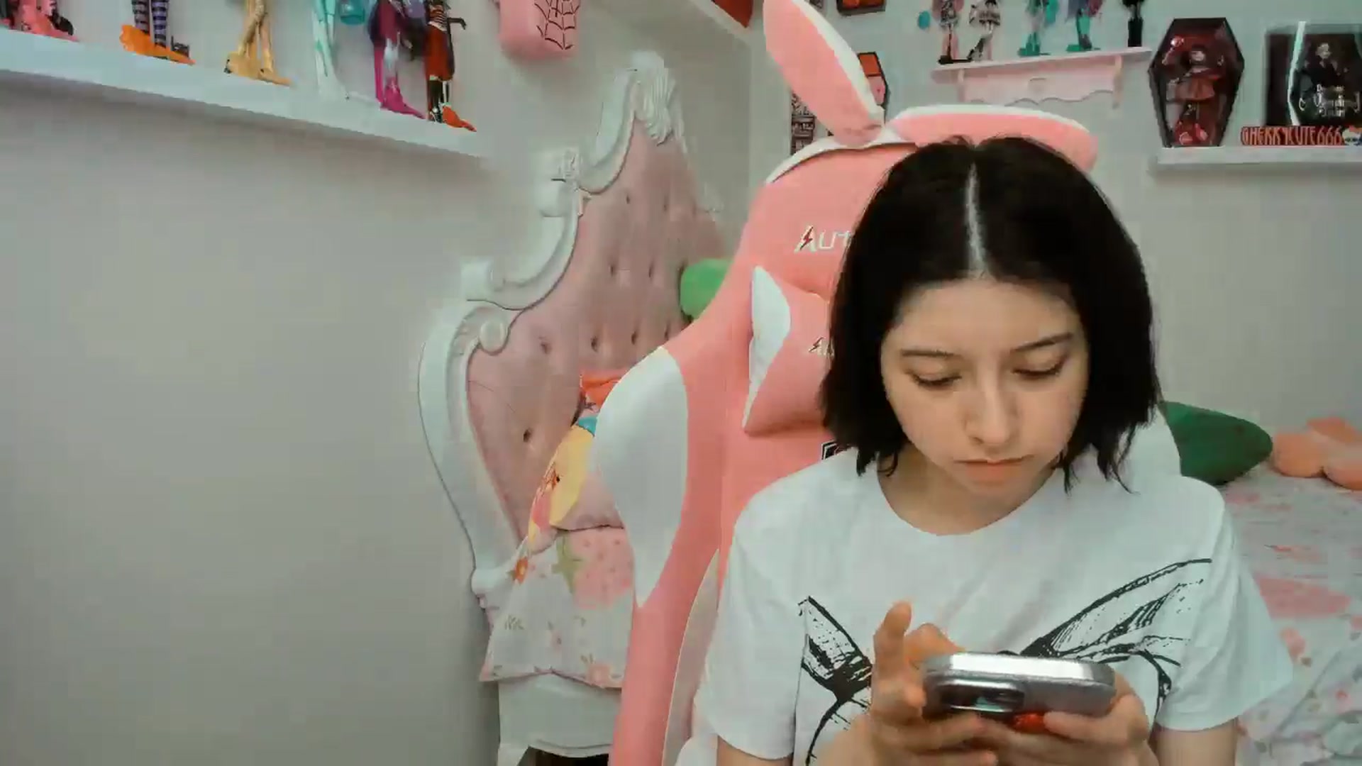 Gallery image thumbnail from Cherrycute666's myfreecams stream on, 11/21/2025, 21:47 image 12 of 20