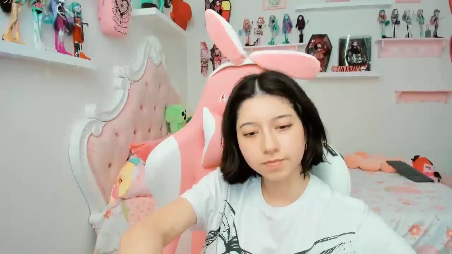 Gallery image thumbnail from Cherrycute666's myfreecams stream on, 11/21/2025, 21:47 image 2 of 20