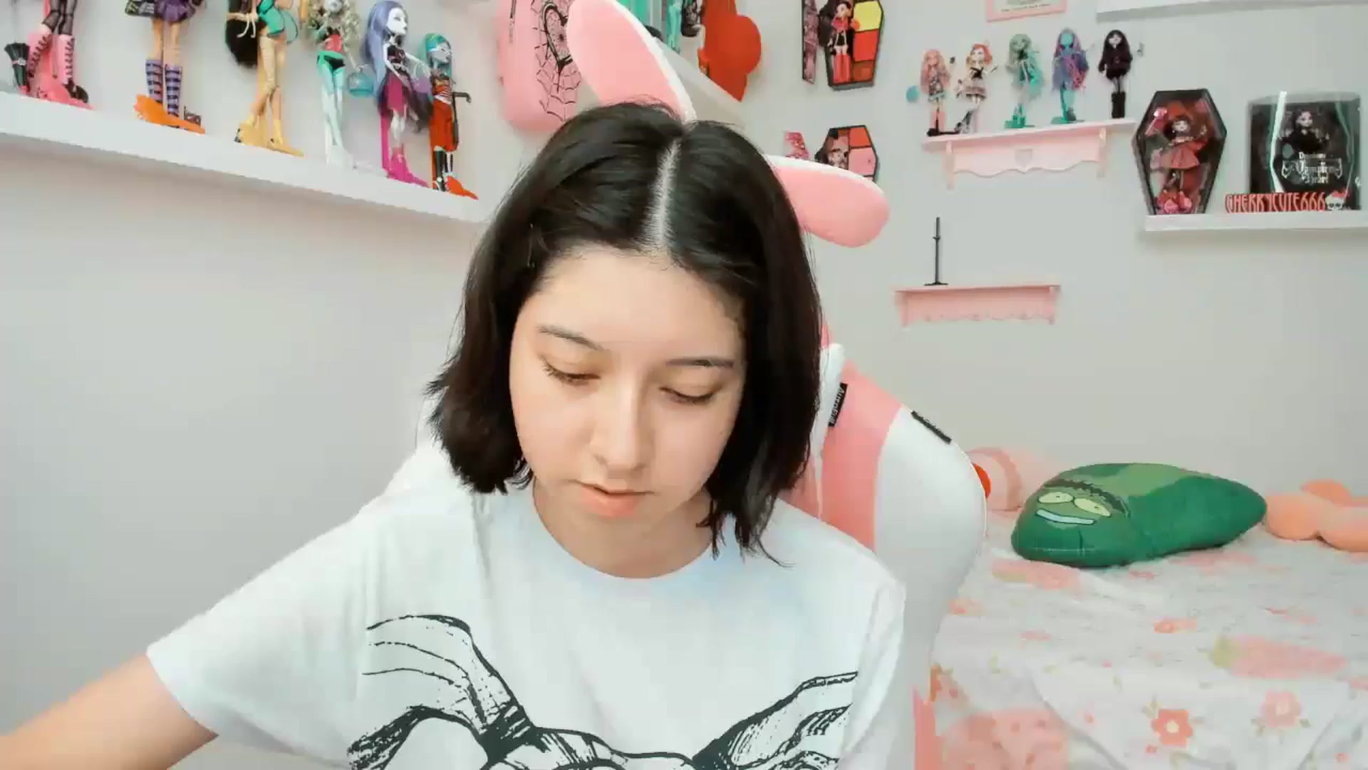 Gallery image thumbnail from Cherrycute666's myfreecams stream on, 11/21/2025, 21:47 image 18 of 20