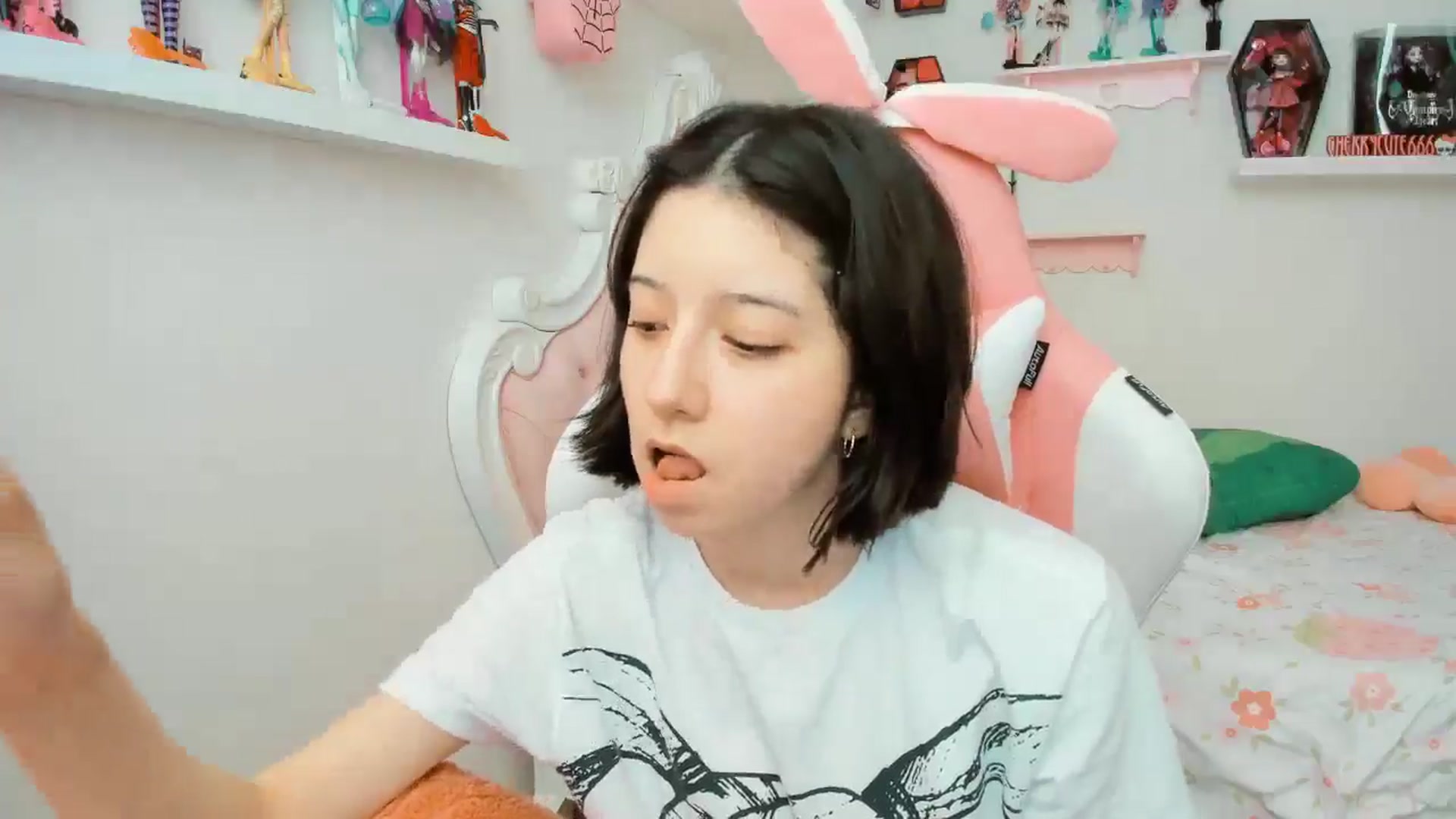 Gallery image thumbnail from Cherrycute666's myfreecams stream on, 11/21/2025, 21:47 image 10 of 20