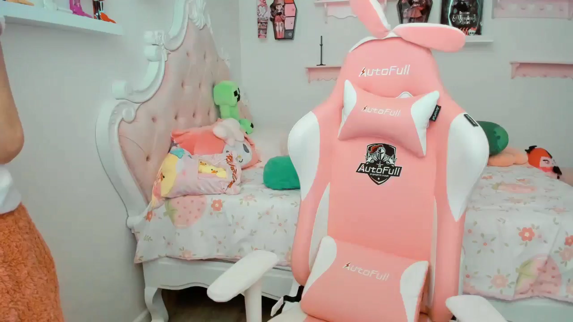 Gallery image thumbnail from Cherrycute666's myfreecams stream on, 11/21/2025, 23:28 image 11 of 20
