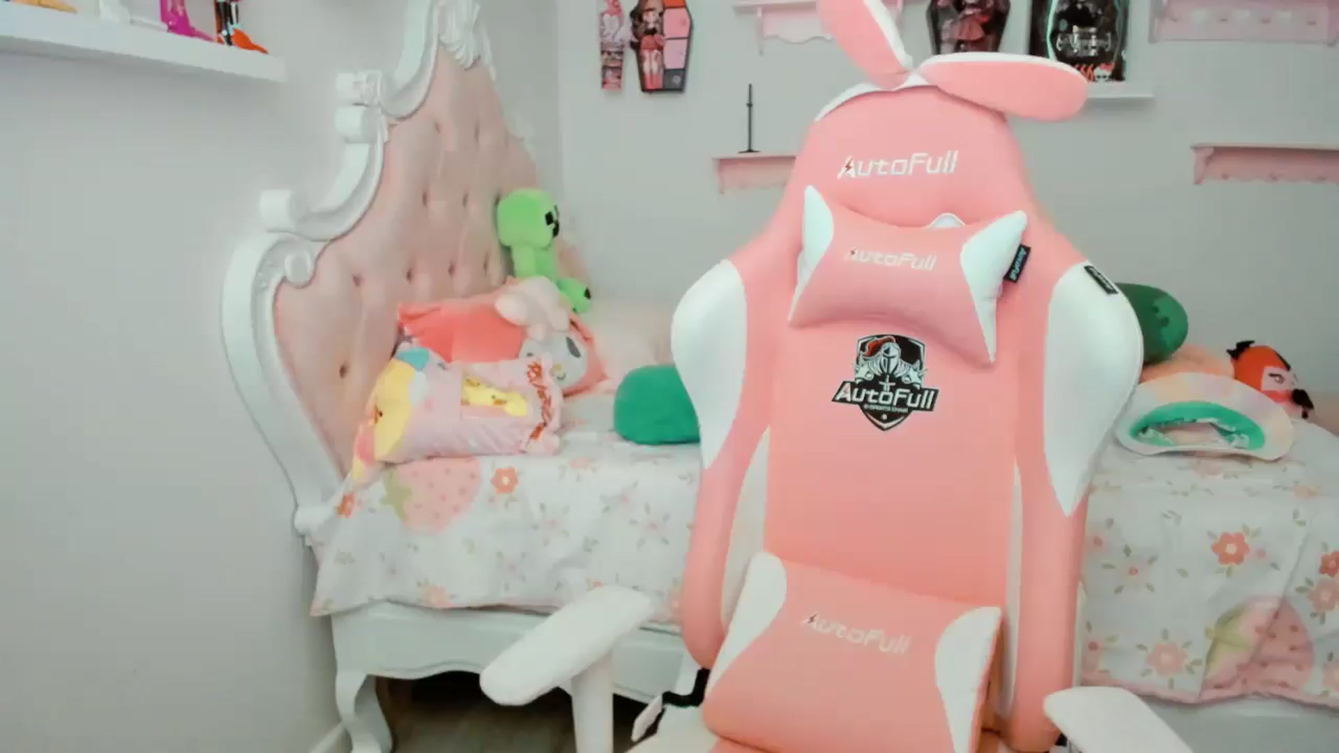 Gallery image thumbnail from Cherrycute666's myfreecams stream on, 11/21/2025, 23:28 image 13 of 20