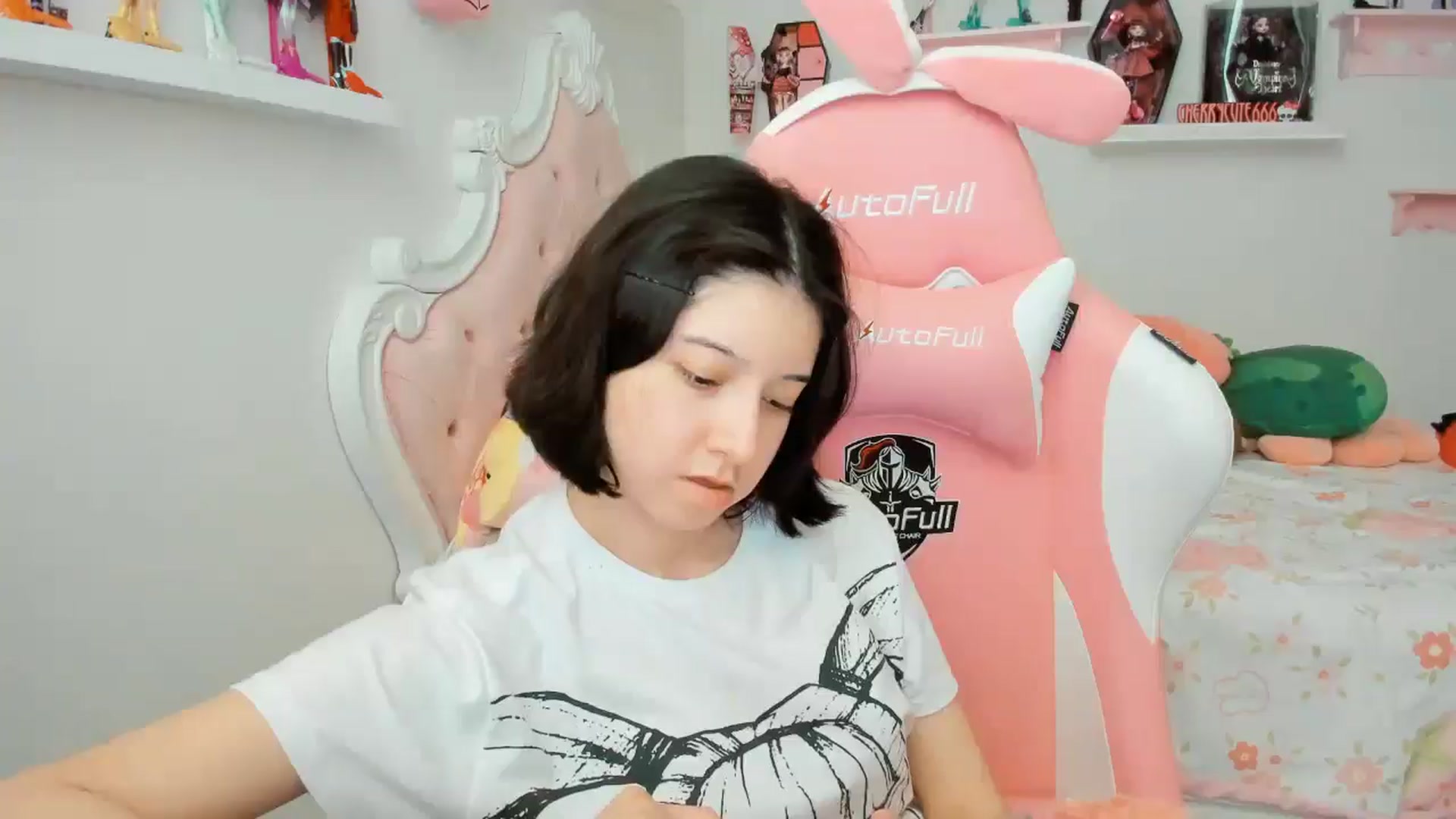 Gallery image thumbnail from Cherrycute666's myfreecams stream on, 11/21/2025, 23:28 image 6 of 20