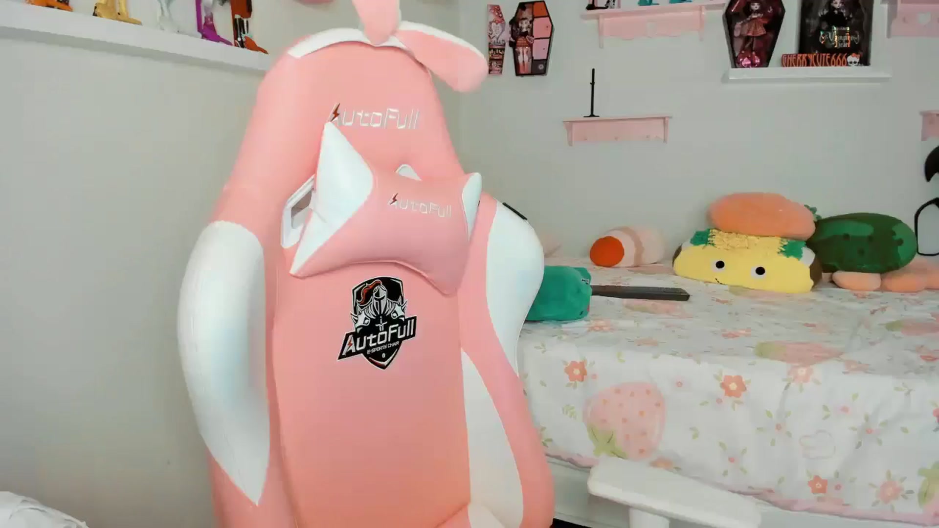 Gallery image thumbnail from Cherrycute666's myfreecams stream on, 11/22/2025, 04:06 image 17 of 20