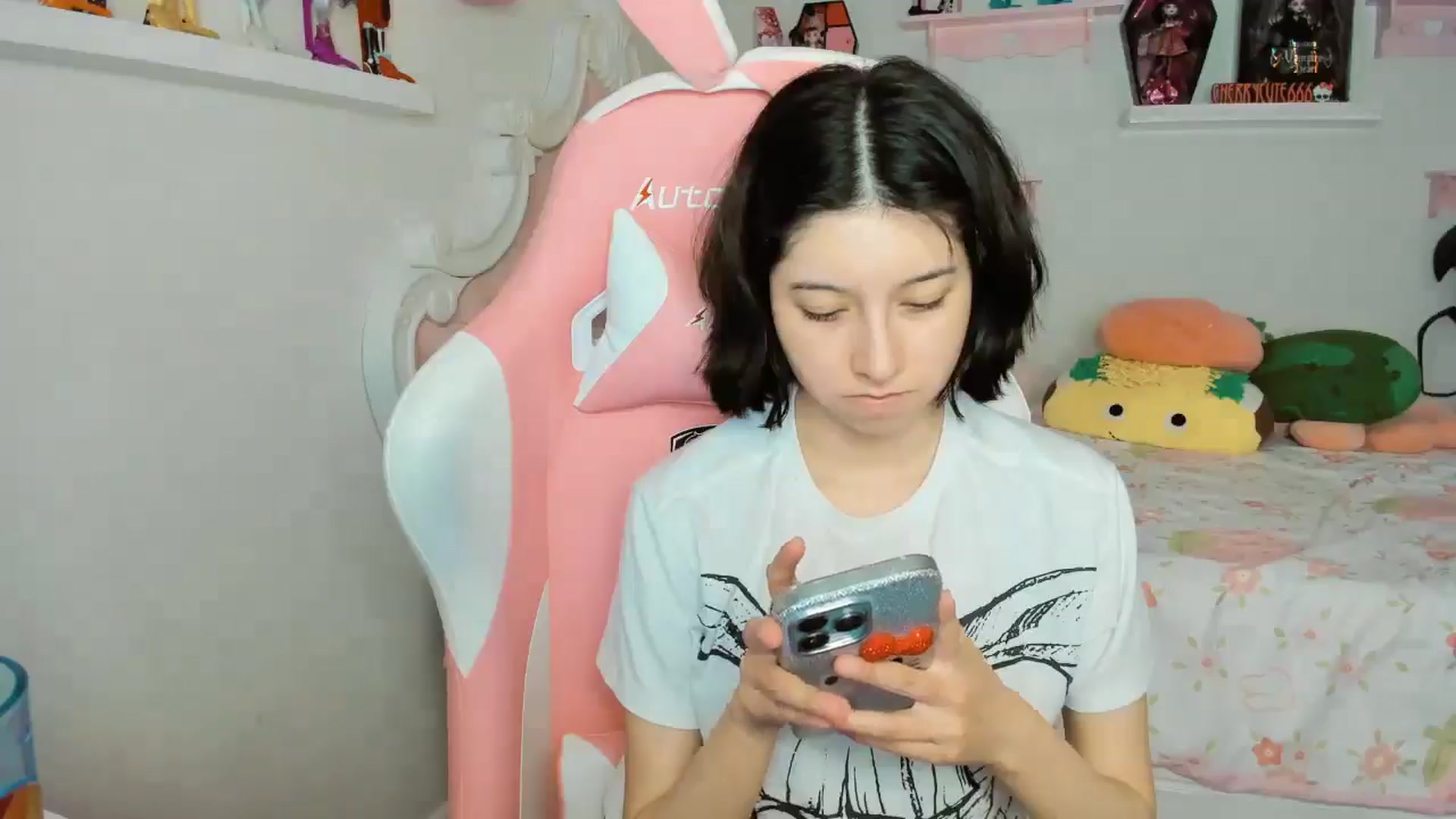 Gallery image thumbnail from Cherrycute666's myfreecams stream on, 11/22/2025, 04:06 image 19 of 20