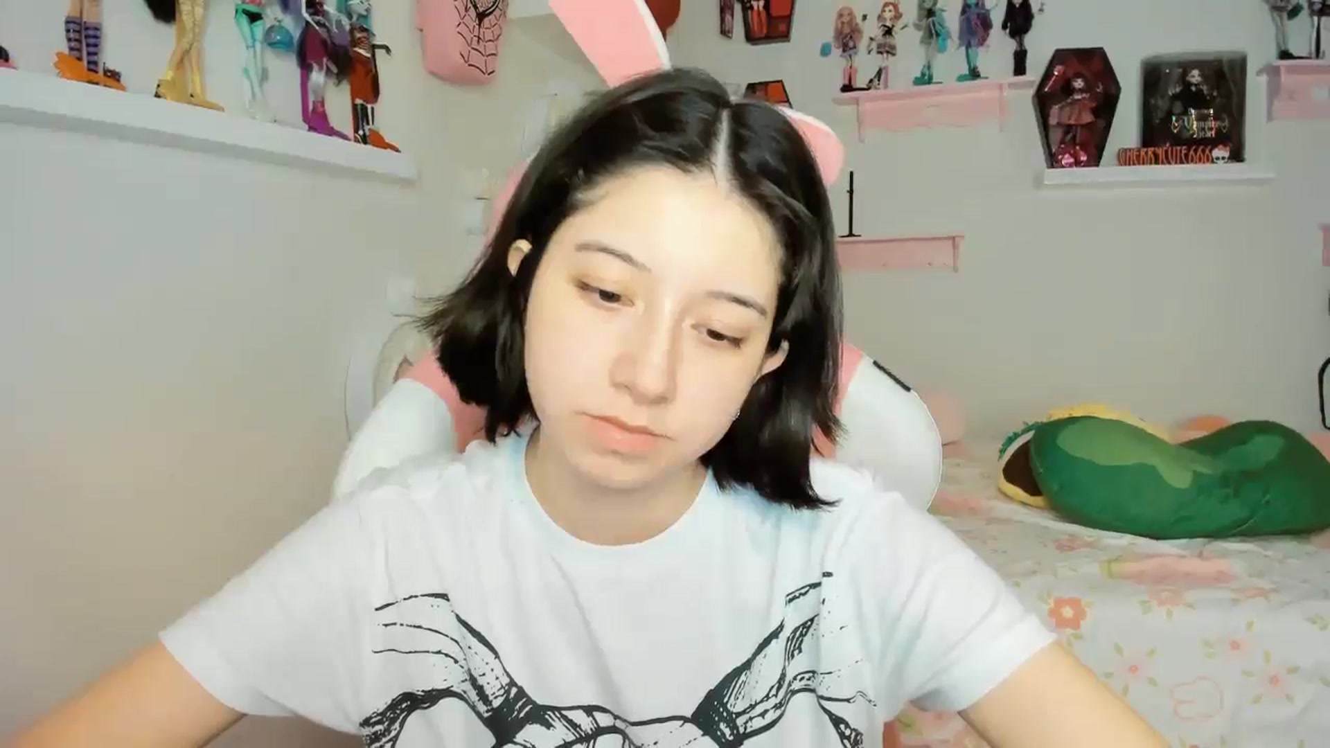 Gallery image thumbnail from Cherrycute666's myfreecams stream on, 11/22/2025, 07:48 image 13 of 20