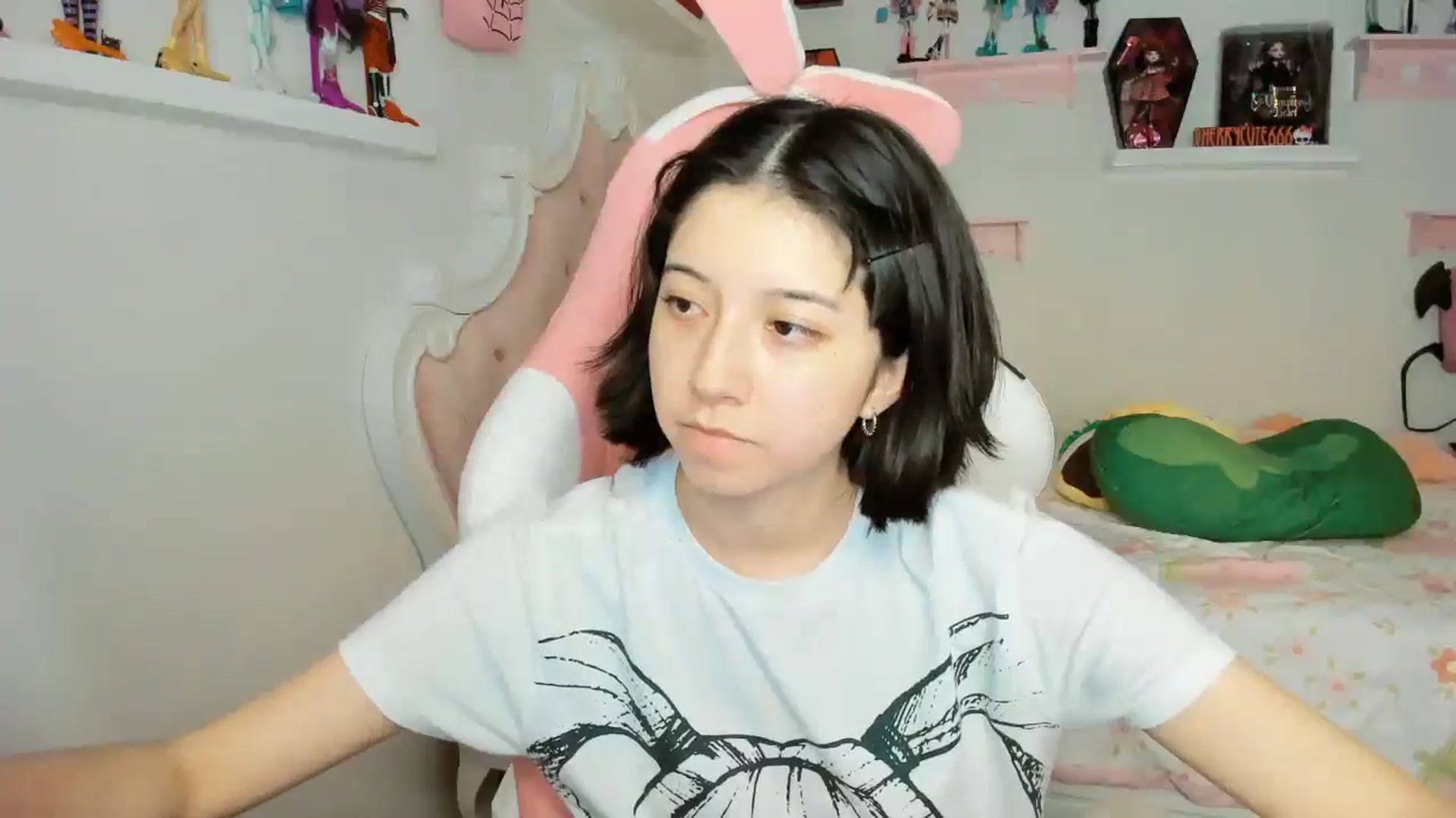 Gallery image thumbnail from Cherrycute666's myfreecams stream on, 11/22/2025, 07:48 image 11 of 20
