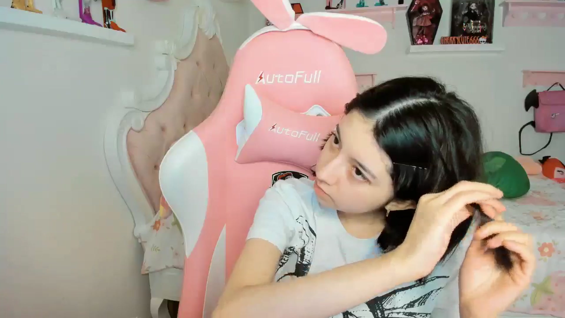 Gallery image thumbnail from Cherrycute666's myfreecams stream on, 11/22/2025, 07:48 image 14 of 20