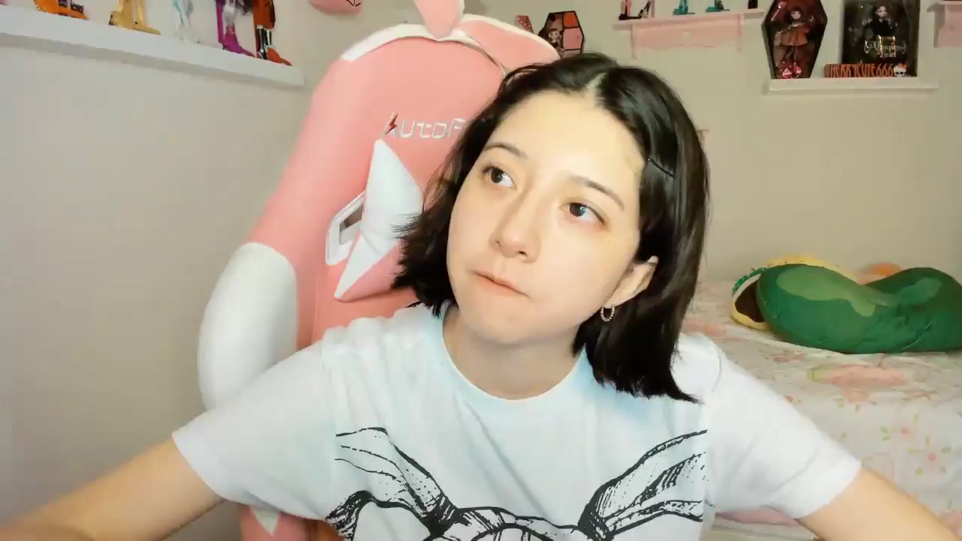 Gallery image thumbnail from Cherrycute666's myfreecams stream on, 11/22/2025, 07:48 image 19 of 20