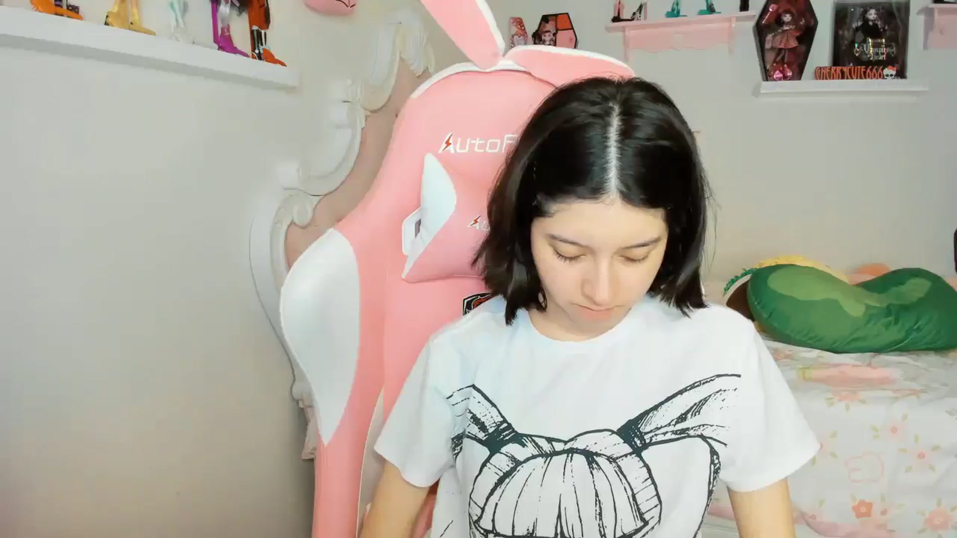 Gallery image thumbnail from Cherrycute666's myfreecams stream on, 11/22/2025, 07:48 image 17 of 20