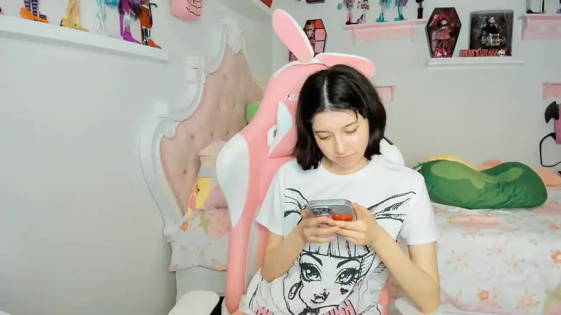 Gallery image thumbnail from Cherrycute666's myfreecams stream on, 11/22/2025, 07:48 image 10 of 20