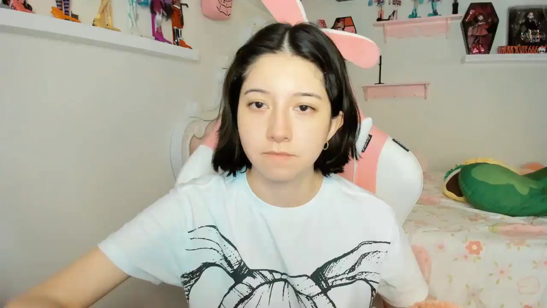 Gallery image thumbnail from Cherrycute666's myfreecams stream on, 11/22/2025, 08:31 image 3 of 20