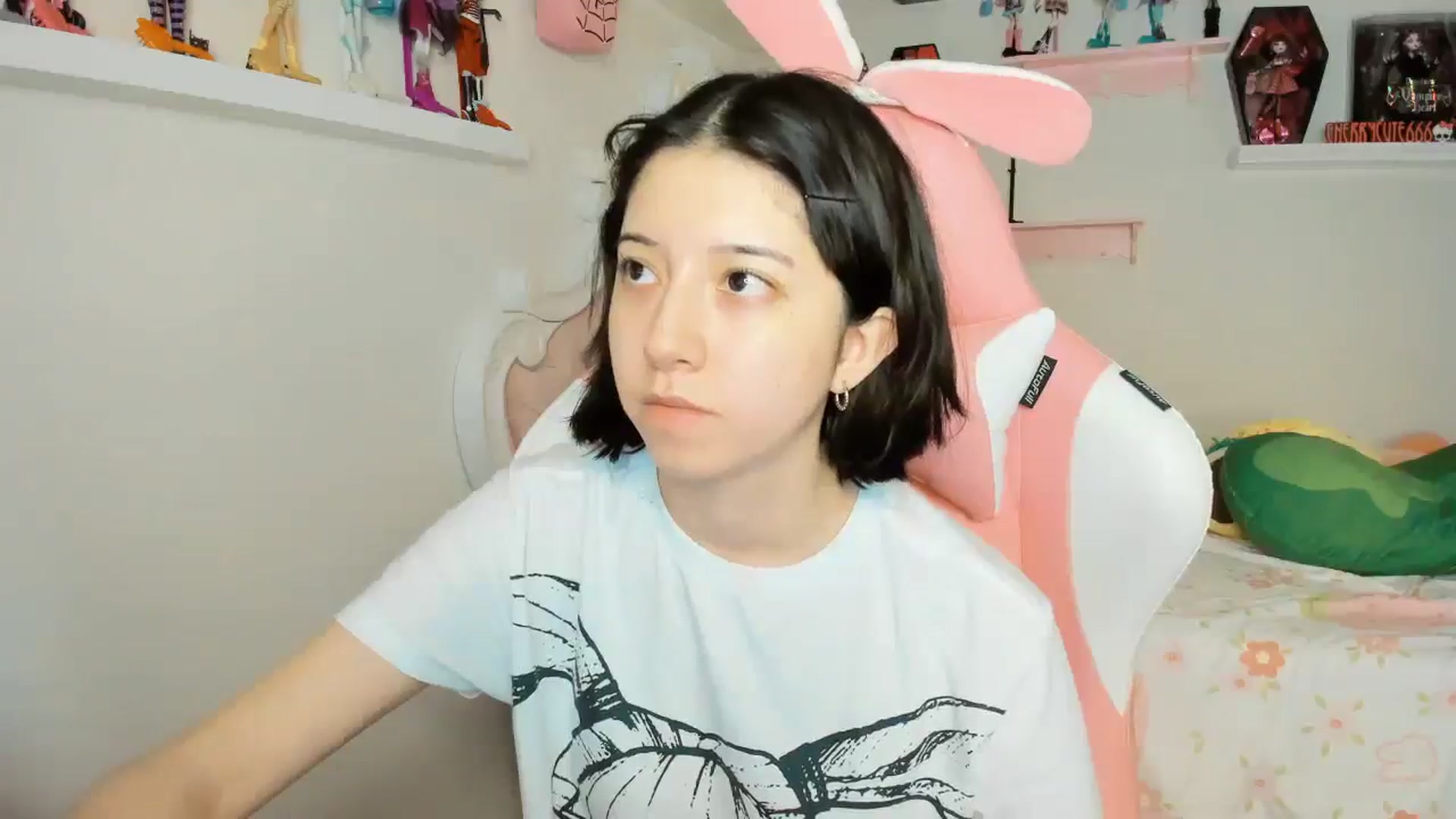 Gallery image thumbnail from Cherrycute666's myfreecams stream on, 11/22/2025, 08:31 image 4 of 20
