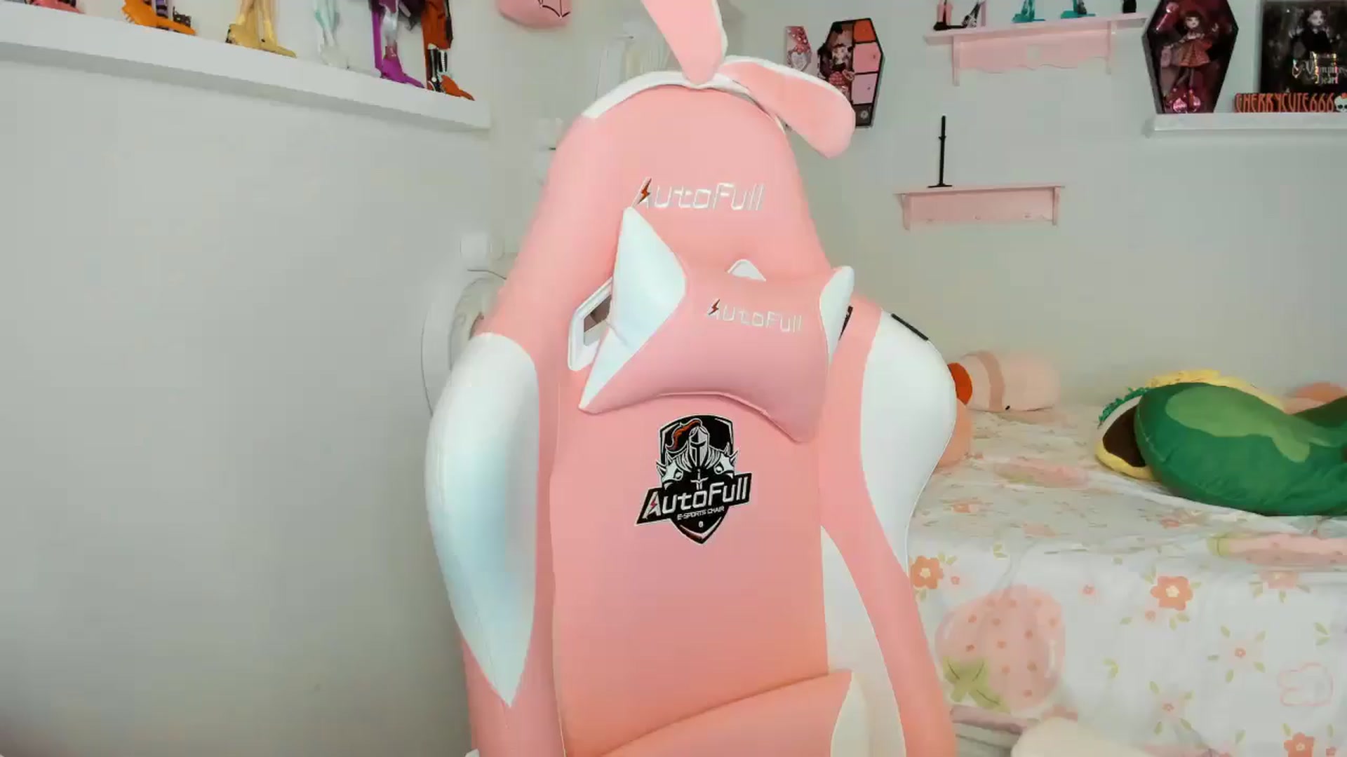 Gallery image thumbnail from Cherrycute666's myfreecams stream on, 11/22/2025, 08:31 image 2 of 20