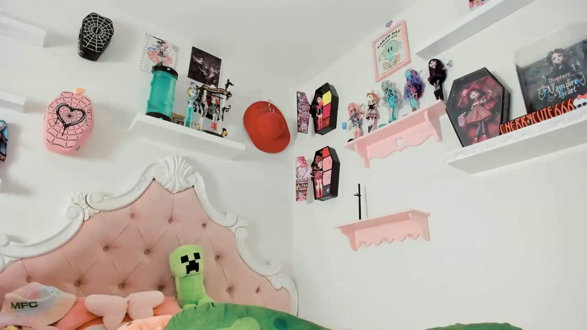 Gallery image thumbnail from Cherrycute666's myfreecams stream on, 11/22/2025, 08:51 image 7 of 20