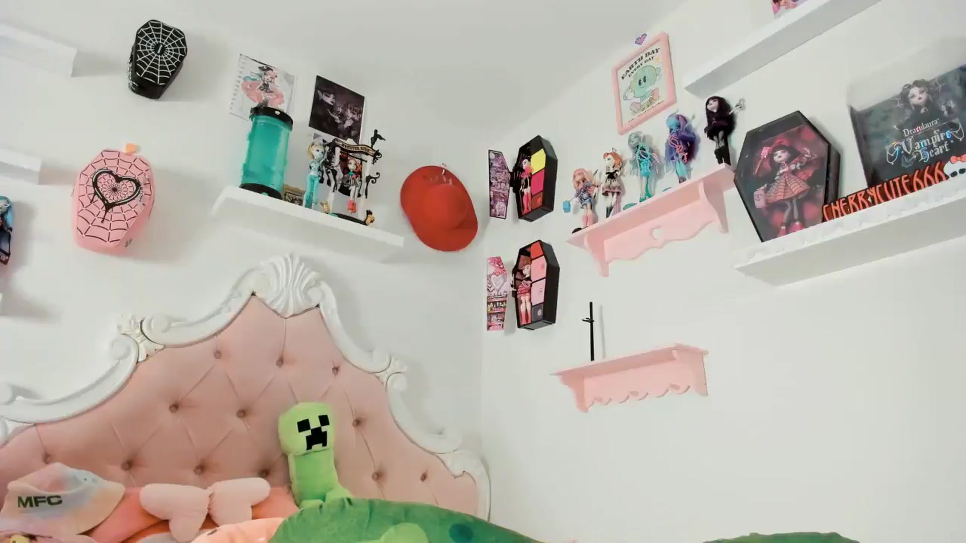 Gallery image thumbnail from Cherrycute666's myfreecams stream on, 11/22/2025, 08:51 image 4 of 20