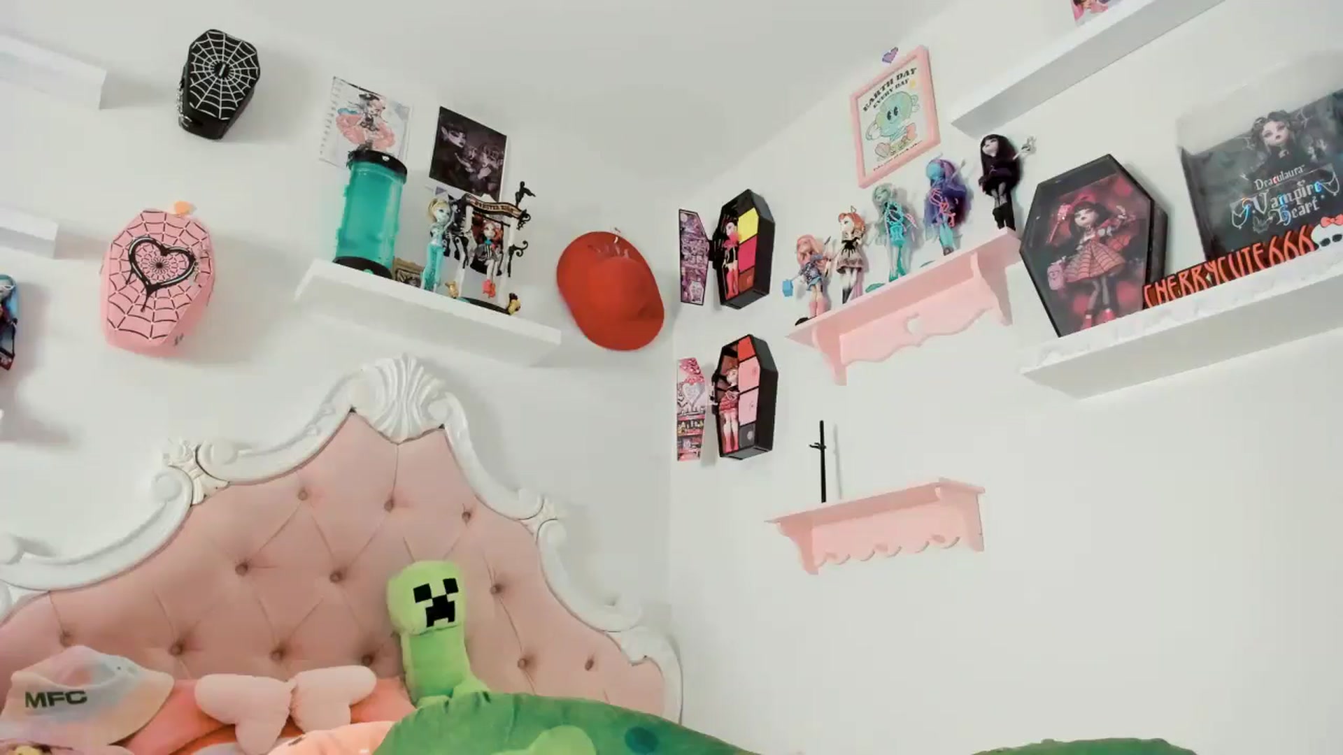 Gallery image thumbnail from Cherrycute666's myfreecams stream on, 11/22/2025, 08:51 image 10 of 20